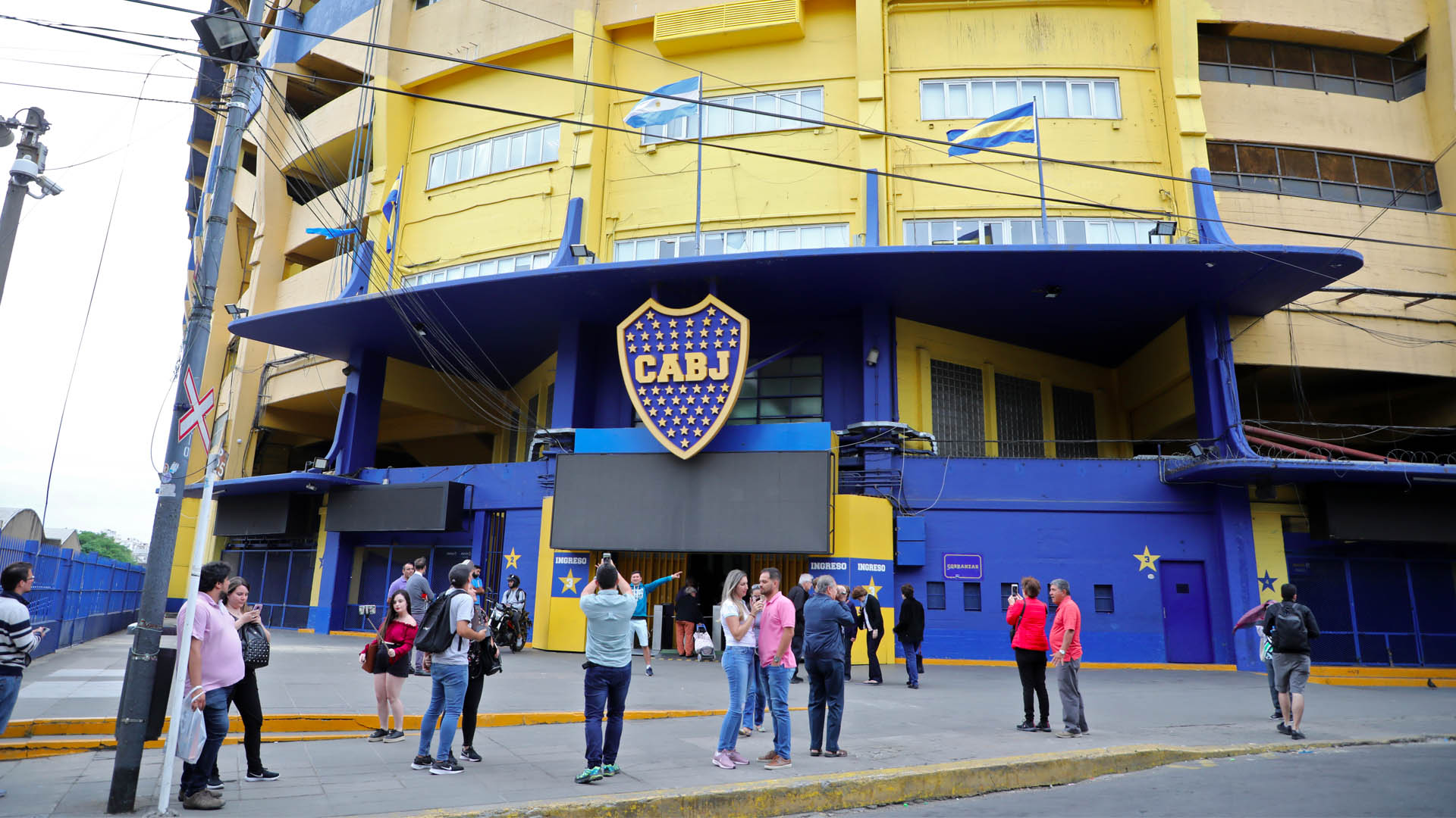 Desalojan estadio de ‘La Bombonera’ por falsa amenaza de bomba Desalojan estadio de ‘La Bombonera’ por falsa amenaza de bomba