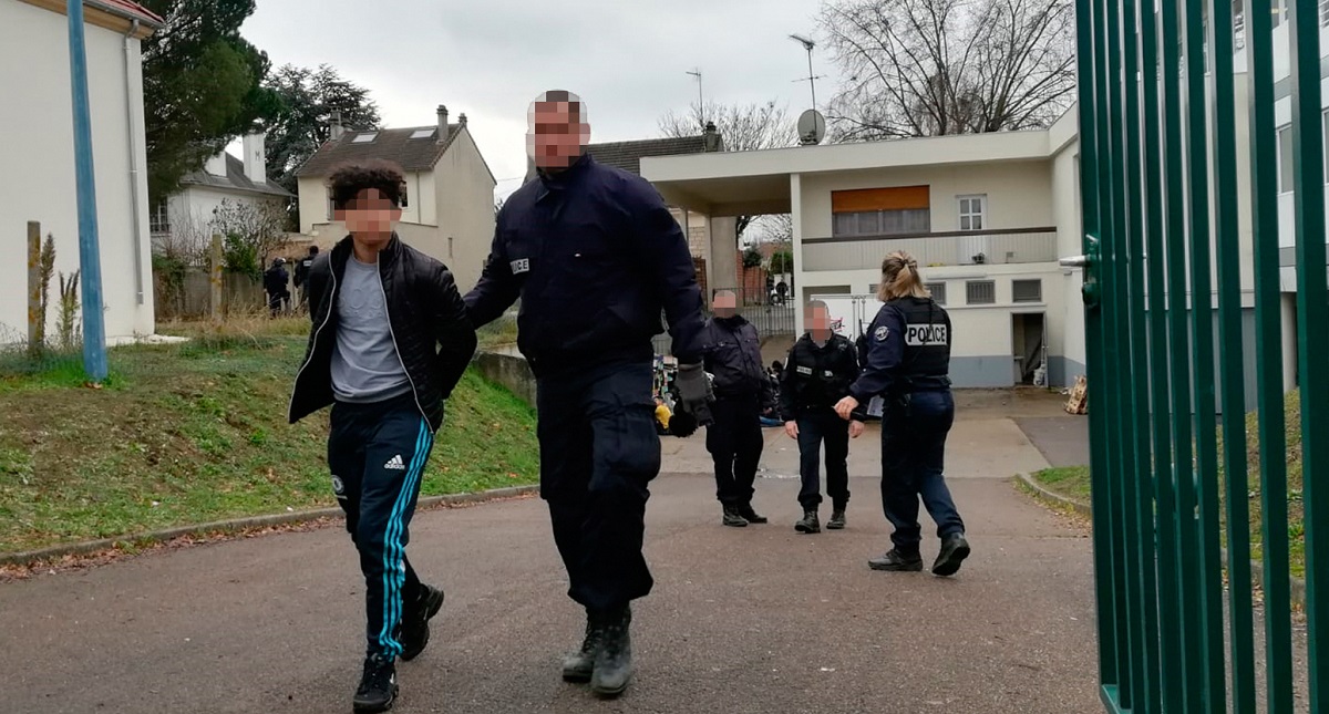 Protestas en Francia dejan más de 700 estudiantes detenidos