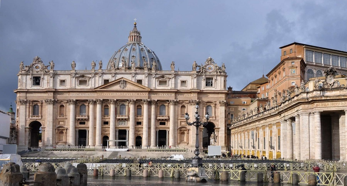 Papa emite decreto para reformar legislación interna del Vaticano