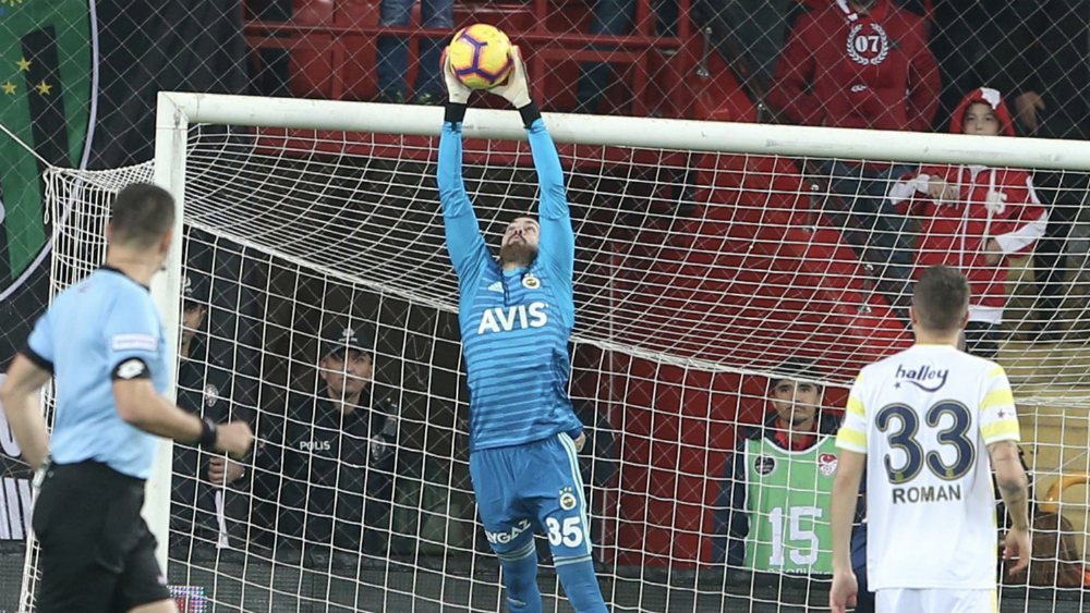 Diego Reyes finaliza año con empate de Fenerbahçe