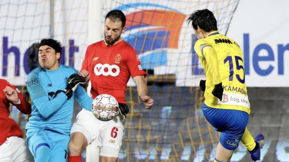 Con Memo Ochoa como la figura, Standard empata con St. Truiden