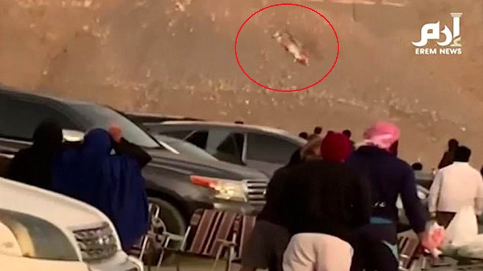 #Video Helicóptero de rescate se desploma e incendia cerca de Dubai