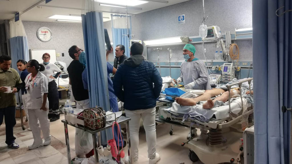 Autobús de pasajeros cae a barranco y mueren ocho, en León