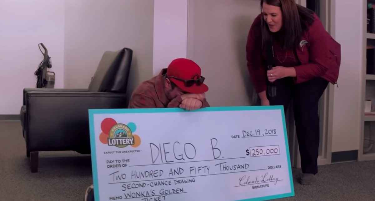 #Video Hombre que perdió su casa gana la lotería en Colorado