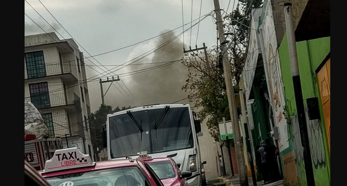 #Video Incendio consume fábrica de colchones en Álvaro Obregón