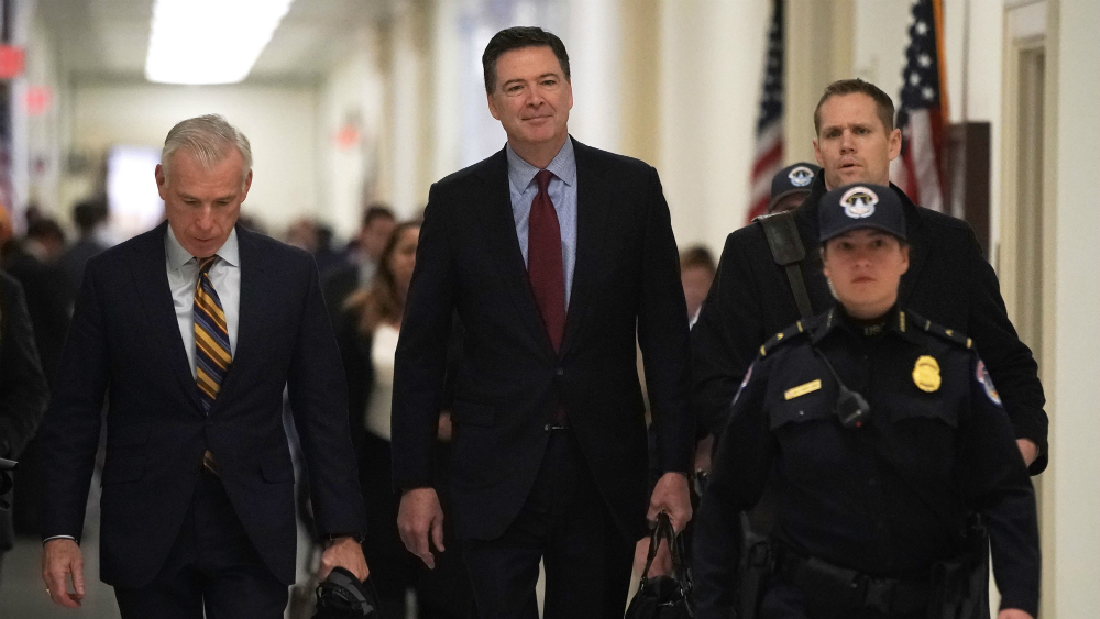 Exdirector del FBI James Comey empieza a testificar ante el Congreso