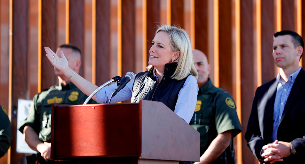 EE.UU. anuncia acciones para que solicitantes de asilo esperen en México