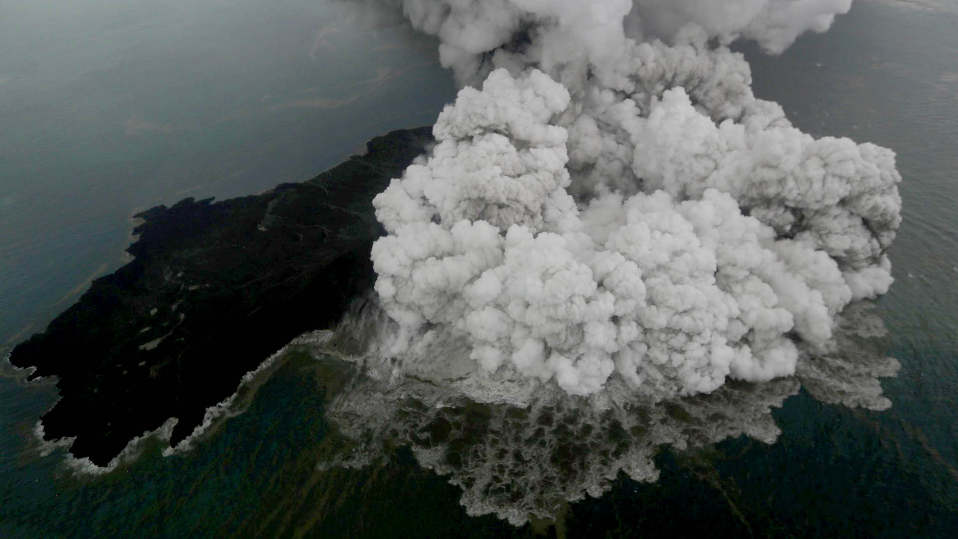 #Video La erupción del Krakatoa que provocó tsunami en Indonesia - krakatoa-erupcion