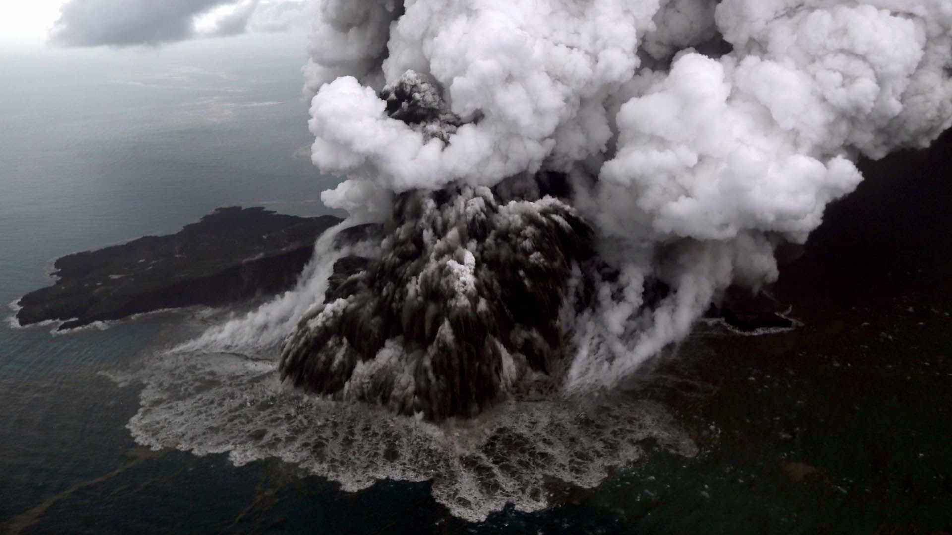 #Video La erupción del Krakatoa que provocó tsunami en Indonesia