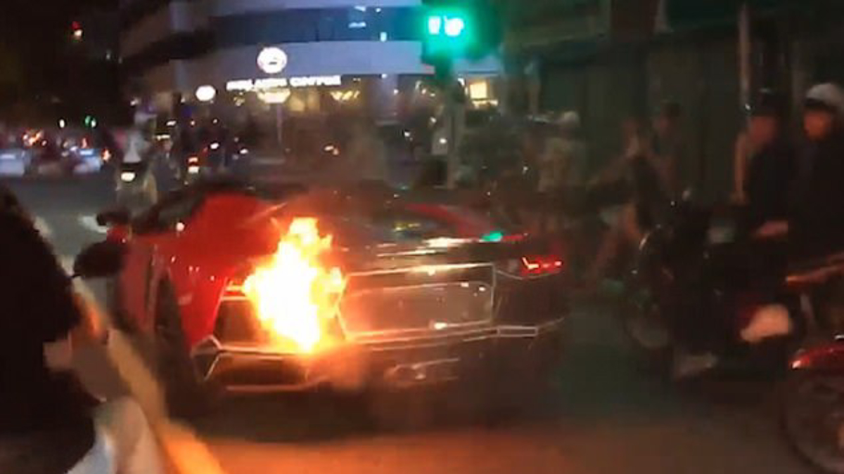 #Video Se incendia Lamborghini en Vietnam