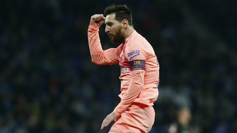 Messi destroza al Espanyol en el derbi y afianza al Barça como líder