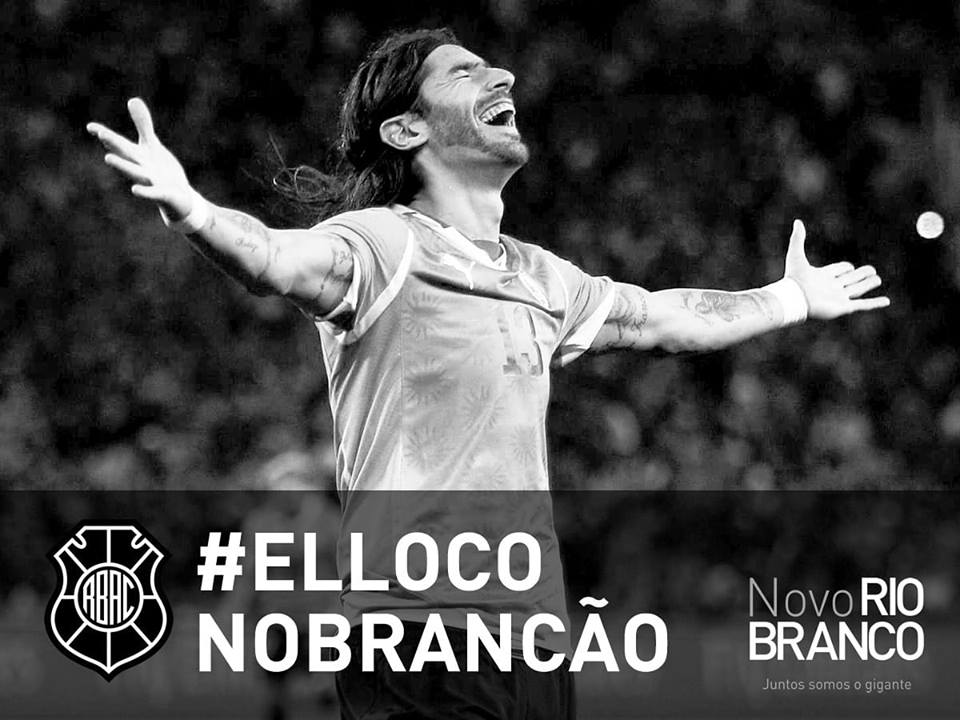 Loco Abreu firma con su equipo número 28 - loco-rio-branco