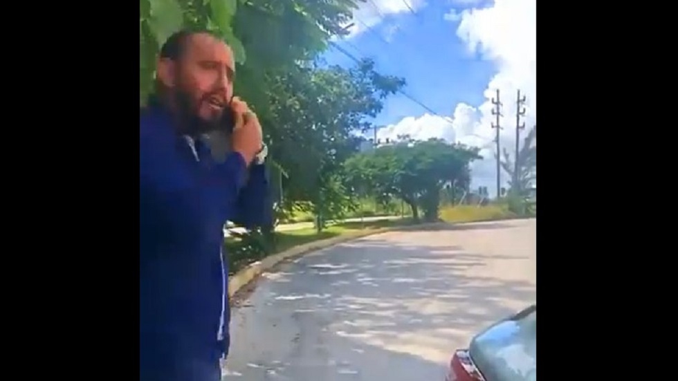 #Video Funcionario pide ayuda a su papá por presunto abuso policial