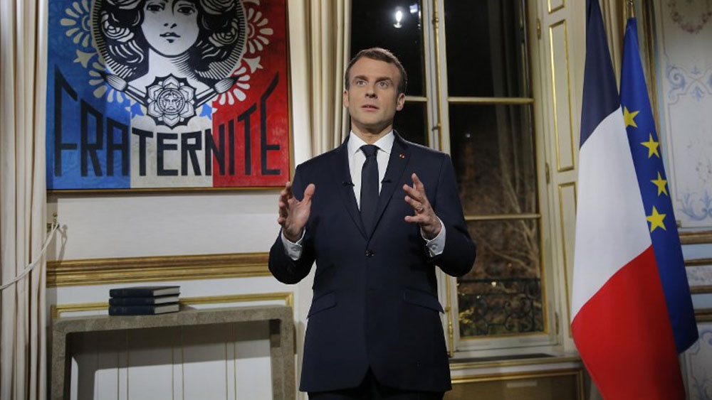 Macron llama a la unidad de los franceses en 2019