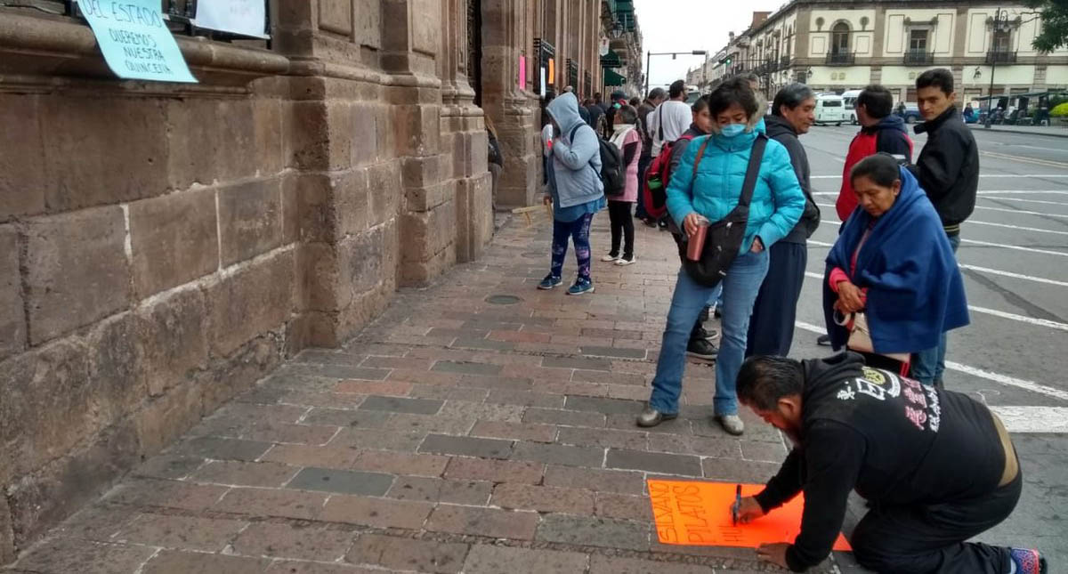 Cerradas el 10 por ciento de escuelas en Michoacán por paro magisterial - maestros-en-el-centro-historico-de-morelia