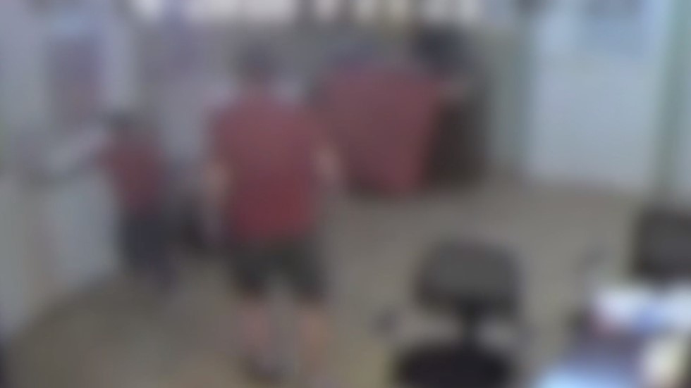 #Video Empleados de refugio maltratan a niños migrantes en Arizona