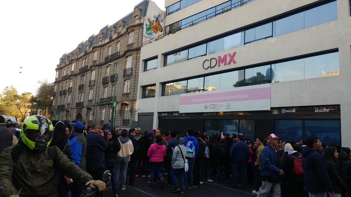 Bloquean Bucareli por becas del programa Prepa Sí - manifestacion-bucareli1