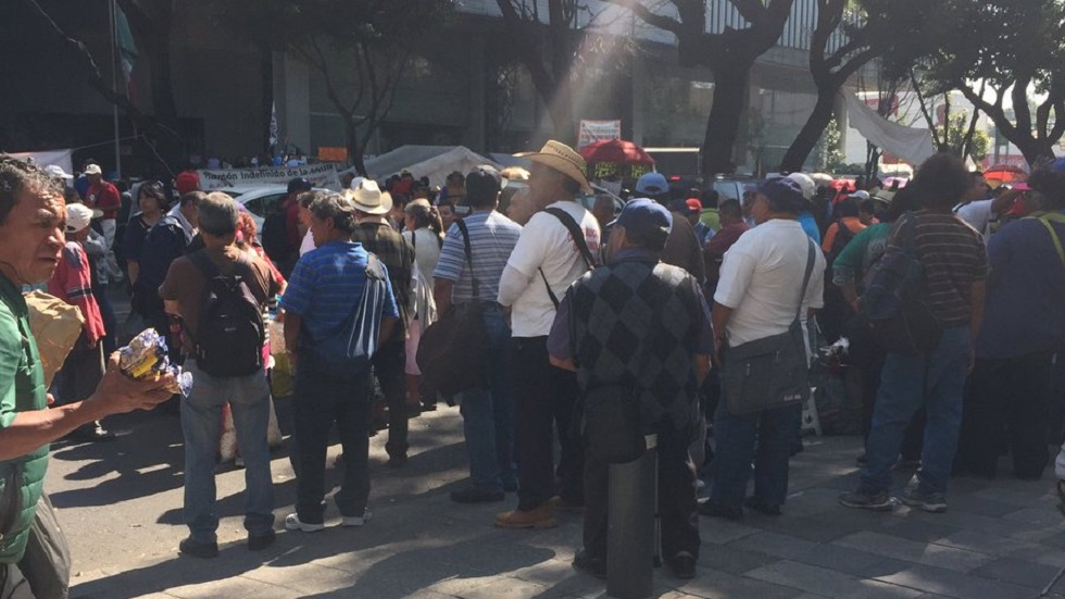 Trabajadores de CFE provocan caos en Insurgentes Sur