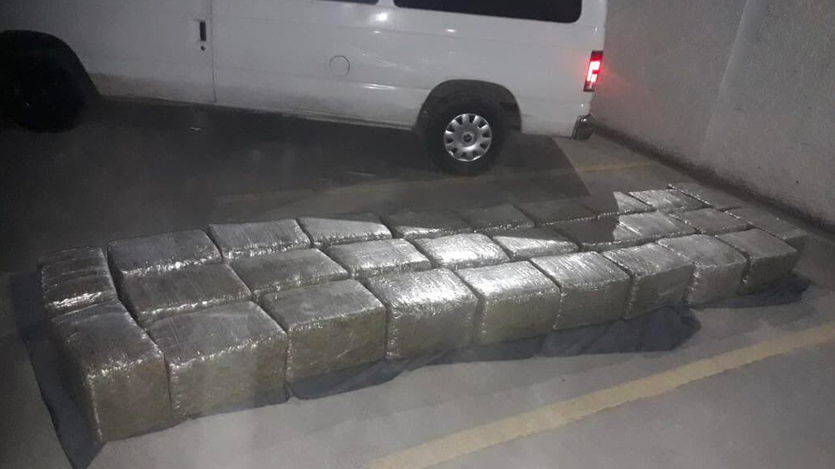 Abandonan 28 paquetes de mariguana en Monterrey