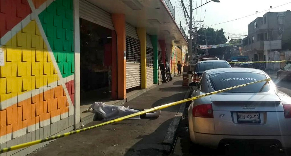 Balacera en mercado de Iztapalapa deja dos trabajadores muertos
