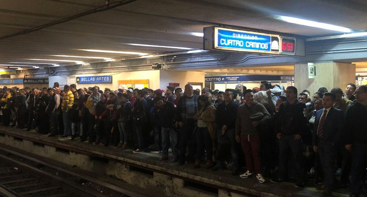 Roban celulares a diplomático de India y a su hija en Metro Bellas Artes