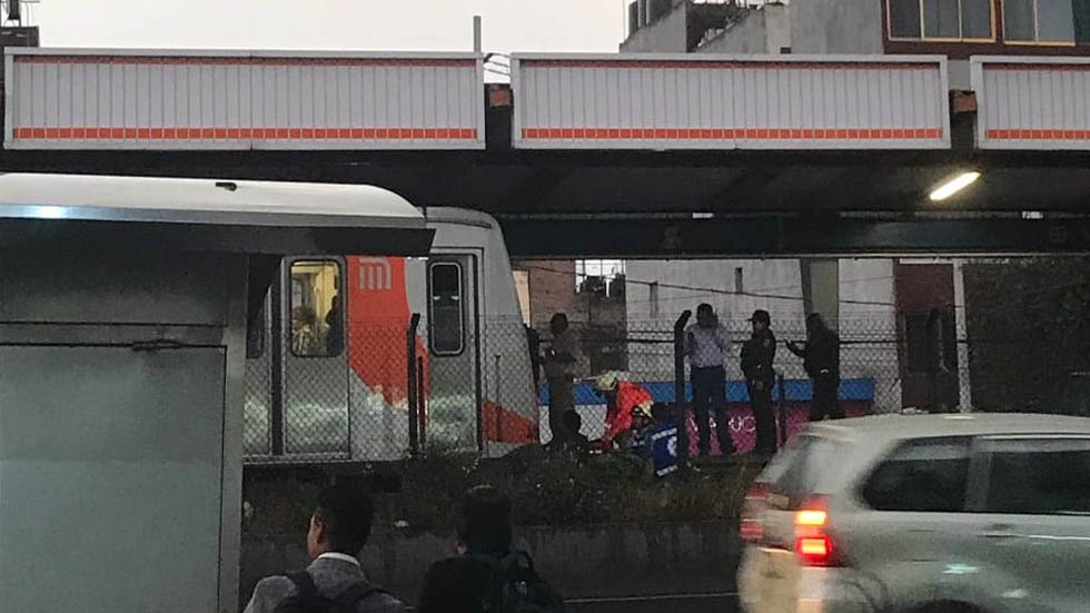Persona cae a las vías del Metro Viaducto