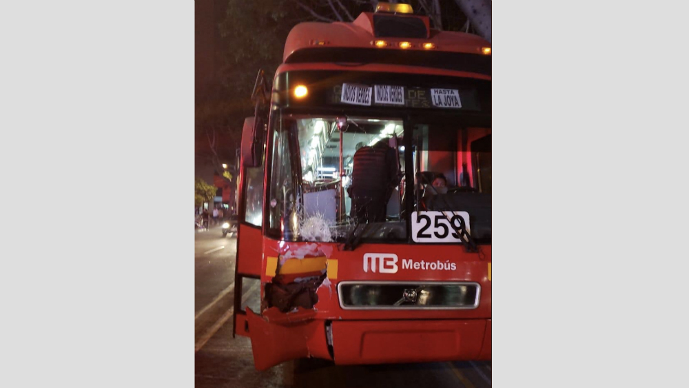 Metrobús atropella y mata a mujer en Insurgentes Sur