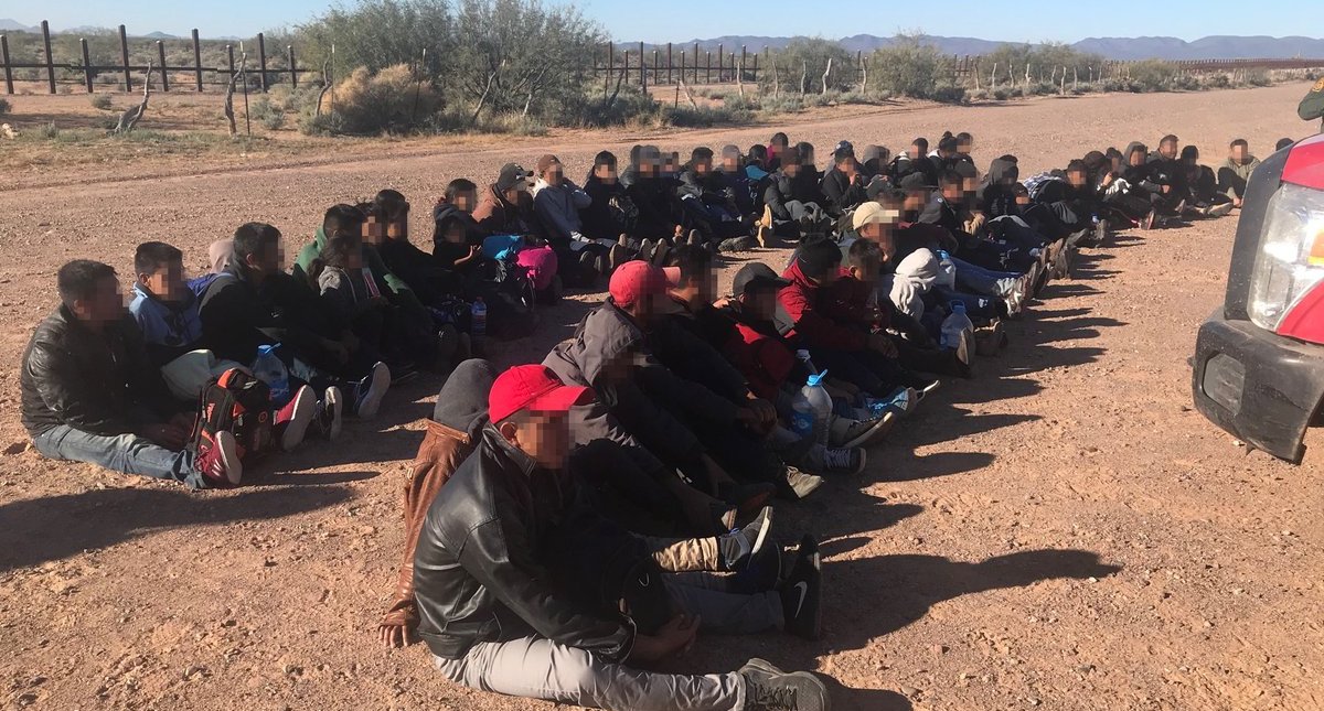 Ordenan revisión médica a niños migrantes en Estados Unidos