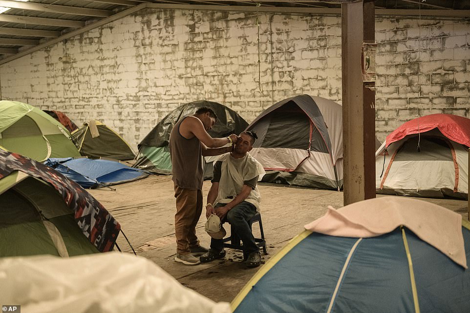 Miles de migrantes pasan la Navidad en Tijuana - migrantes-caravana-tijuana-navidad-3