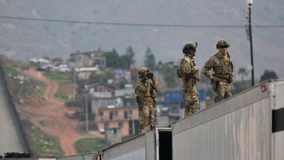 Militares de EE.UU. podrían alargar su presencia en frontera con México