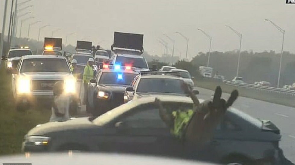 #Video Audi embiste a policía de Florida que atendía accidente