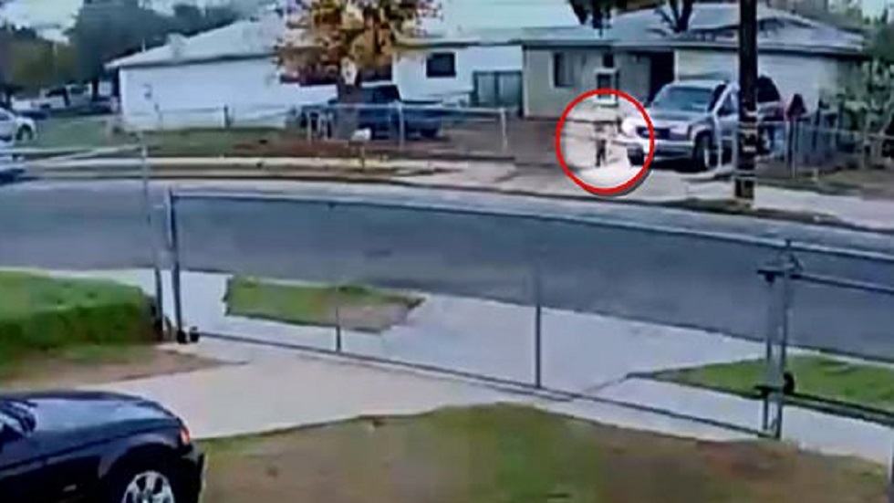 #Video Atropella a su sobrina de un año con camioneta