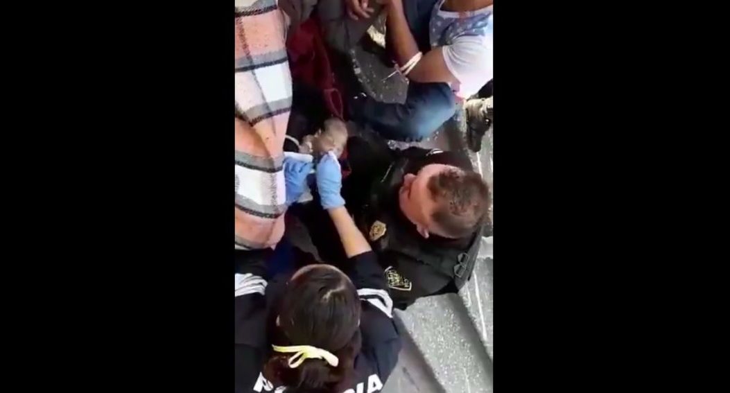 #Video Mujer da a luz en la Glorieta de Reforma