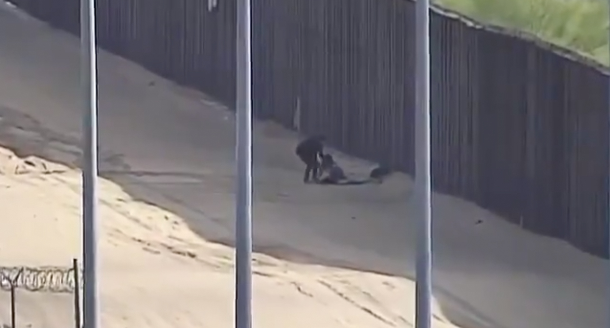 #Video Dos migrantes cruzan el muro fronterizo y resultan heridas