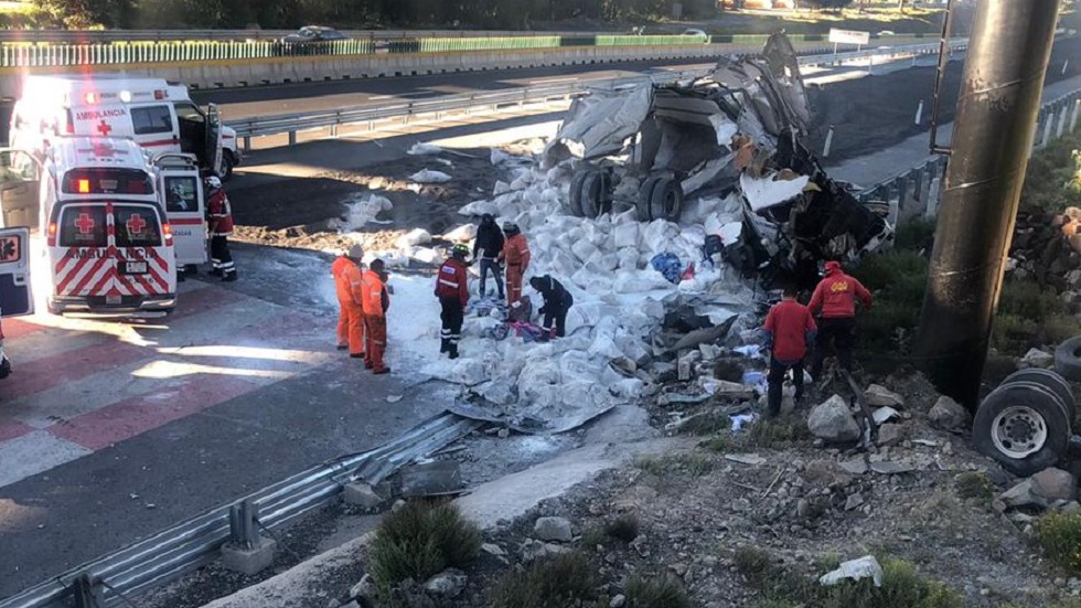Volcadura causa cierre parcial en la México-Toluca