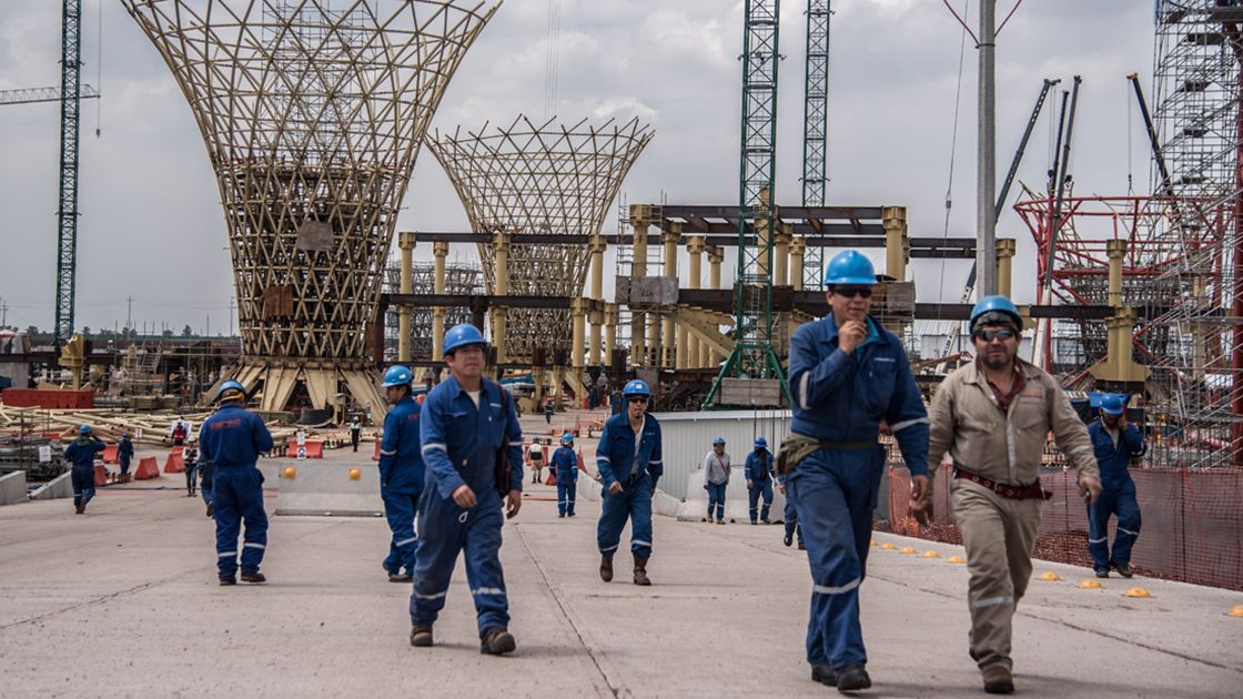 El que manda, manda y si se equivoca vuelve a mandar - naimsjpg-423392900