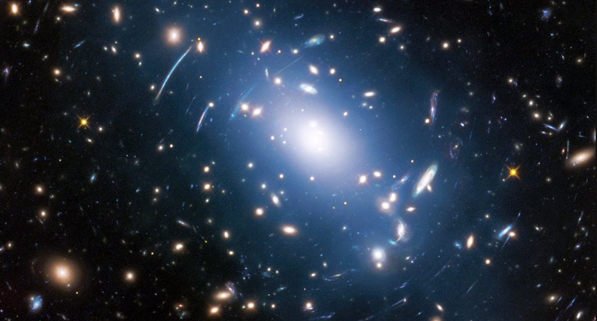 Telescopio Hubble muestra cómo se distribuye la materia oscura