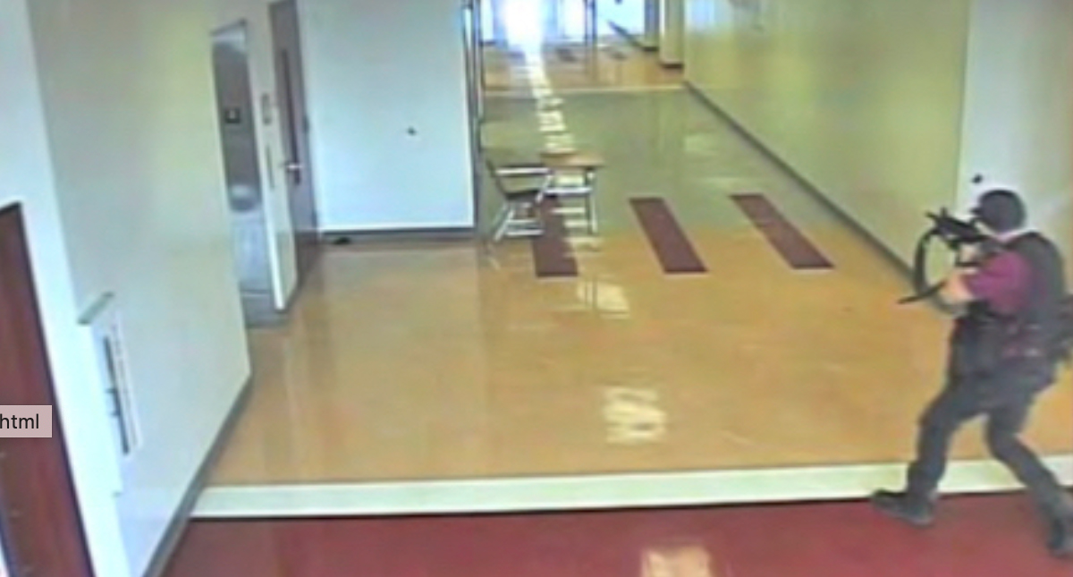 #Video Nuevas imágenes de Nikolas Cruz durante el ataque a secundaria