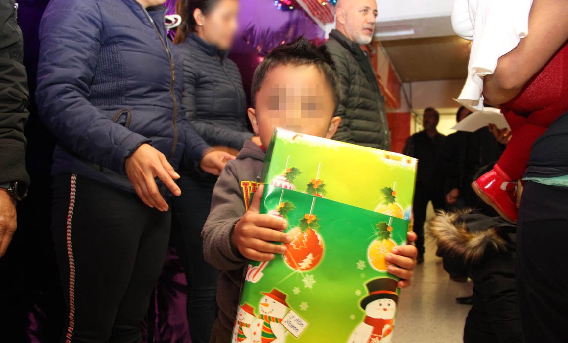 Entregan regalos a niños en penal de Santa Martha - ninos-penal-santa-martha-2