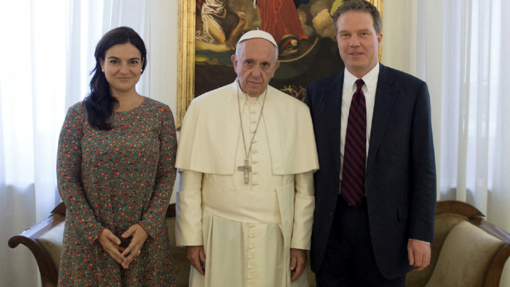 Director y vicedirectora de la sala de prensa del Vaticano dimiten
