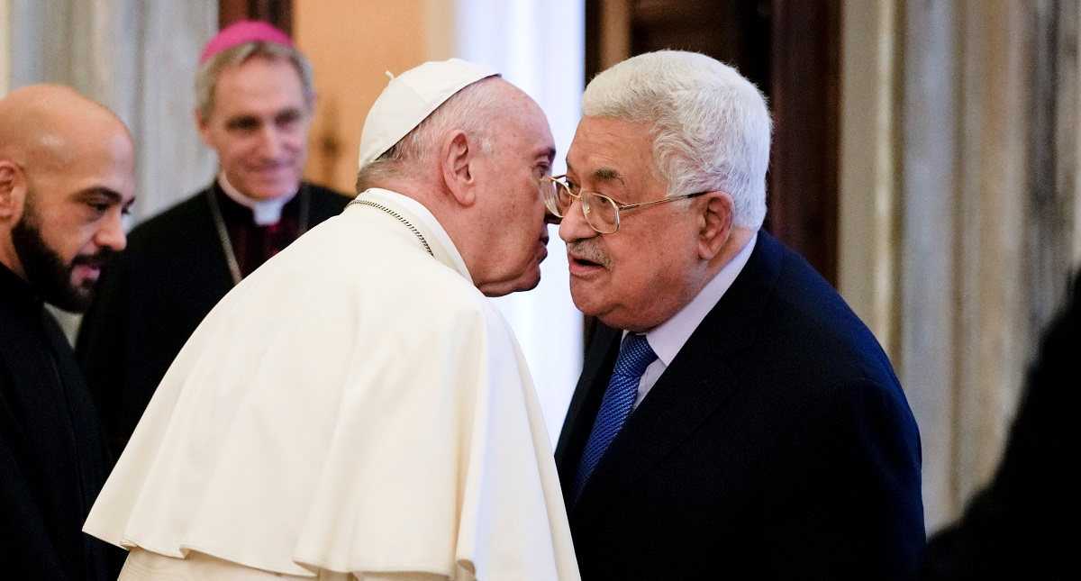 Papa pide a presidente de Palestina reanudar paz con Israel