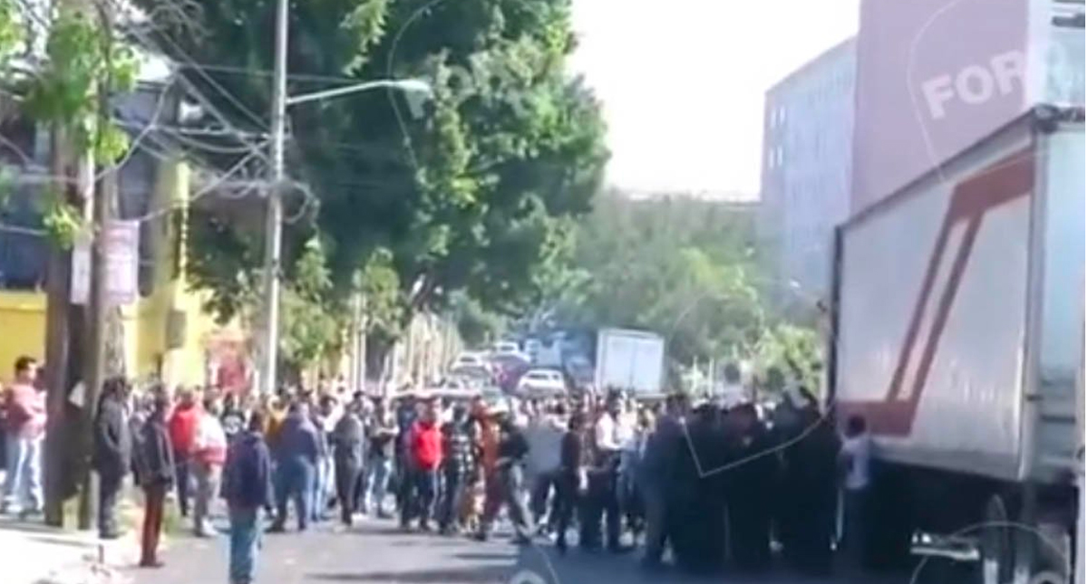 Baile navideño en Peñón de los Baños deja cuatro policías lesionados