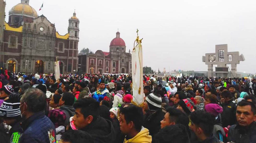 Metrobús opera con circuitos especiales por peregrinos - peregrinos