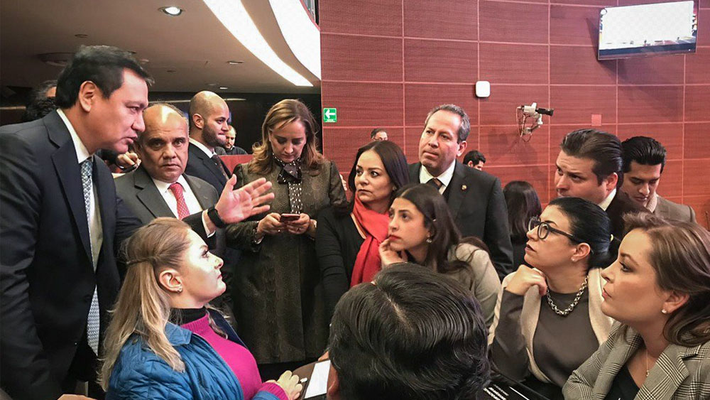 Senadores del PRI van contra superdelegados