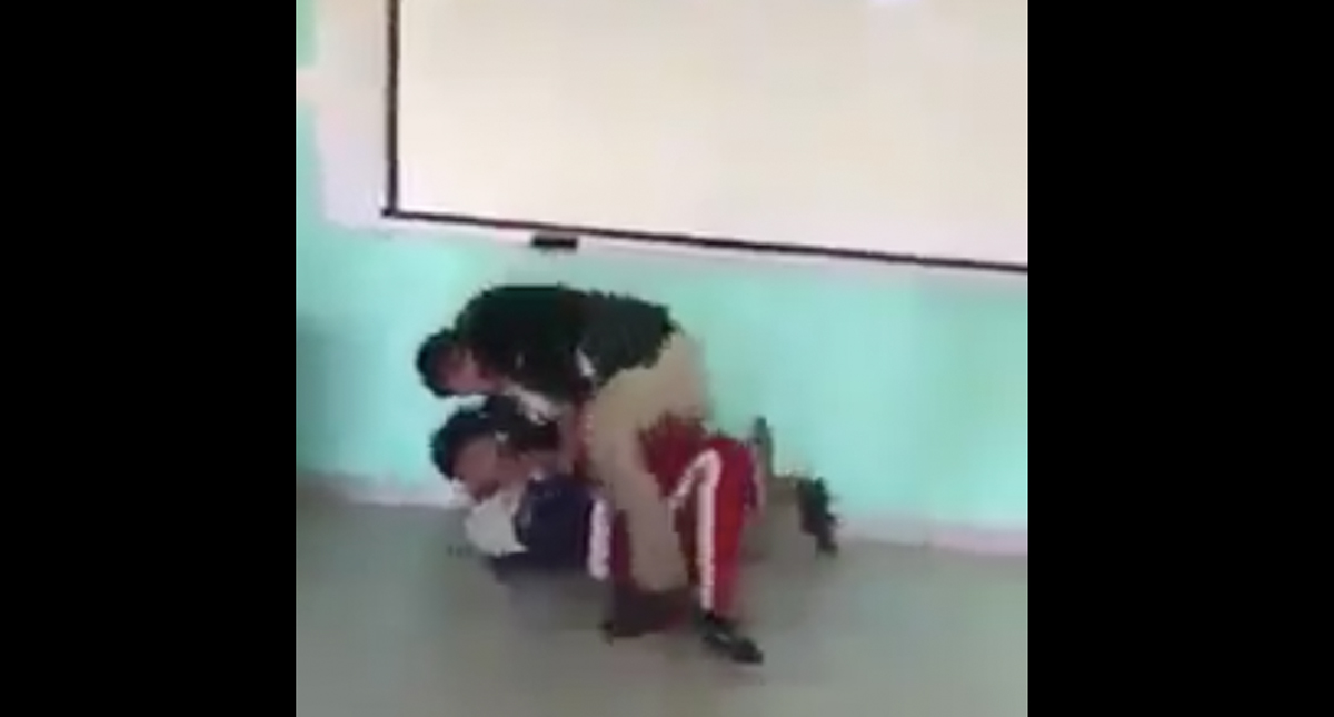 #Video Riña entre profesor y alumno en Celaya