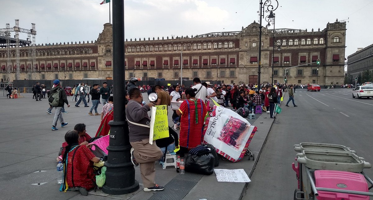 Sheinbaum promete mercado a comerciantes indígenas