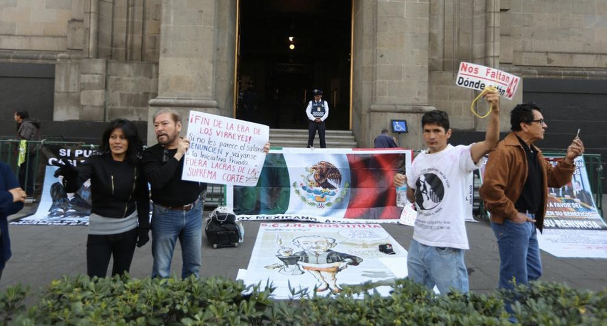 Protestan en la SCJN contra salarios de ministros
