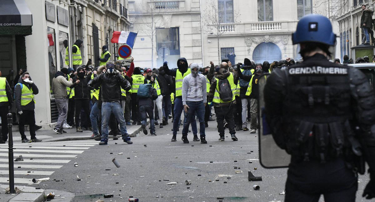 Balance oficial señala dos mil detenidos por protestas en Francia