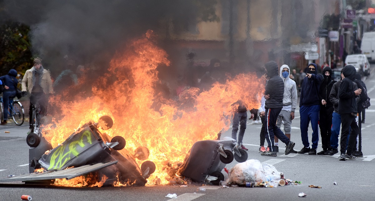 Protestas en Francia dejan más de 700 estudiantes detenidos - protestas-violentas-en-francia
