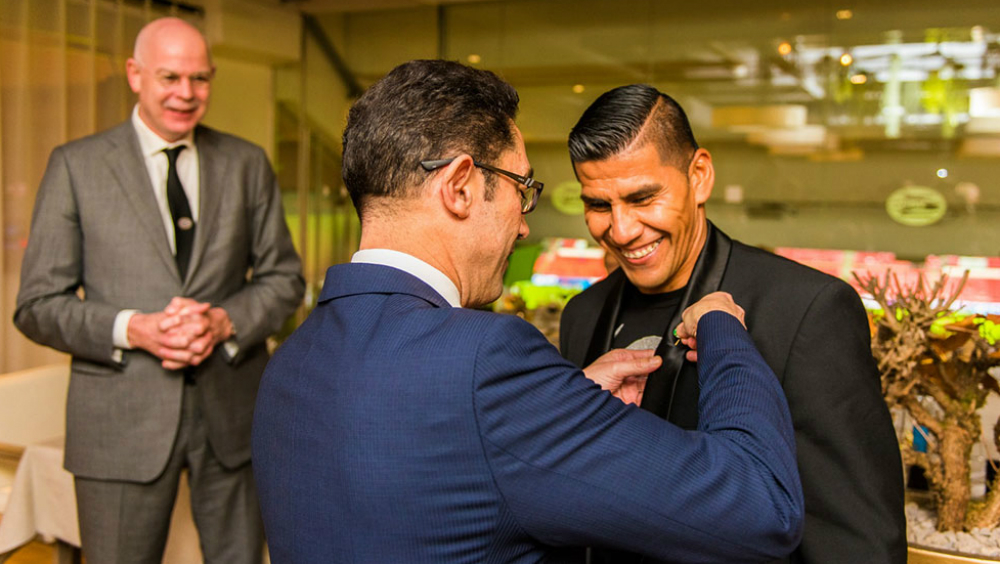 PSV golea el Excelsior en total fiesta mexicana - psv-carlos-salcido